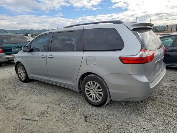 5TDYK3DCXGS735966 2016 TOYOTA SIENNA - Image 2