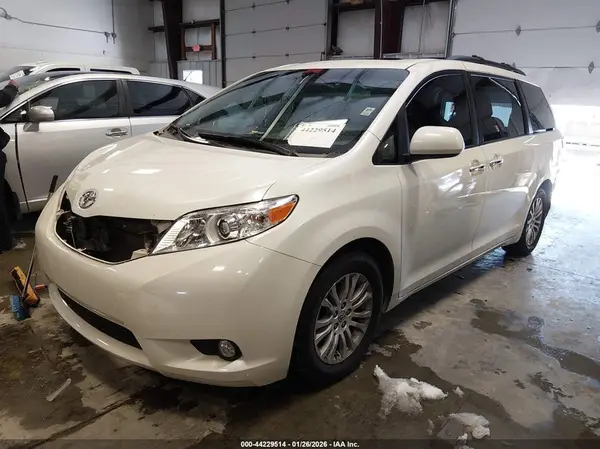 5TDYK3DCXGS736079 2016 TOYOTA SIENNA - Image 2