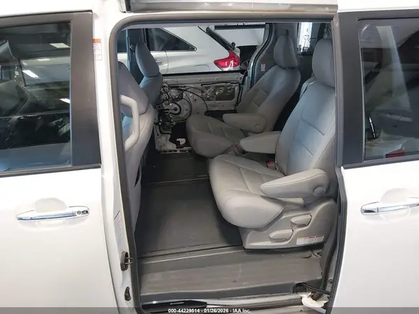 5TDYK3DCXGS736079 2016 TOYOTA SIENNA - Image 8