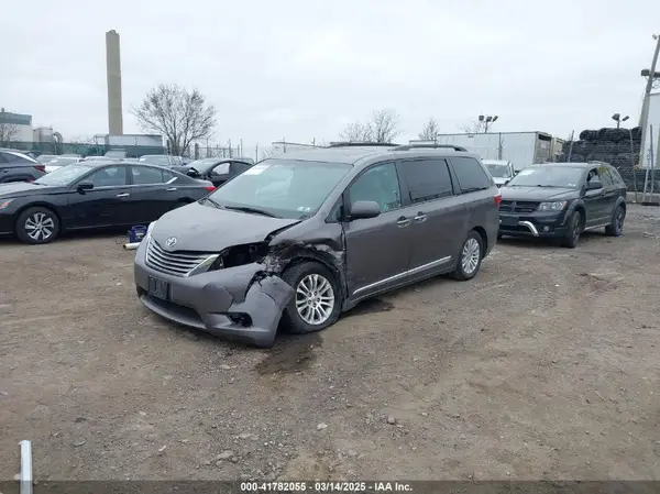 5TDYK3DCXGS737846 2016 TOYOTA SIENNA - Image 2