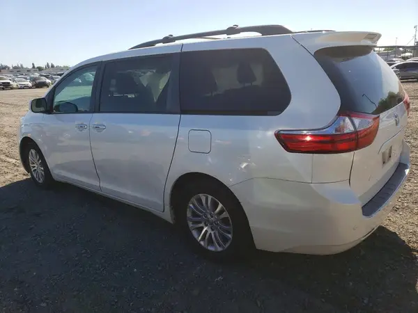 5TDYK3DCXGS739385 2016 TOYOTA SIENNA - Image 2