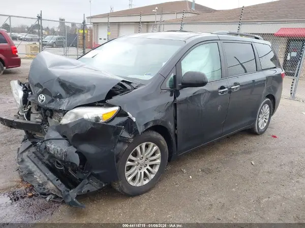5TDYK3DCXGS739631 2016 TOYOTA SIENNA - Image 2