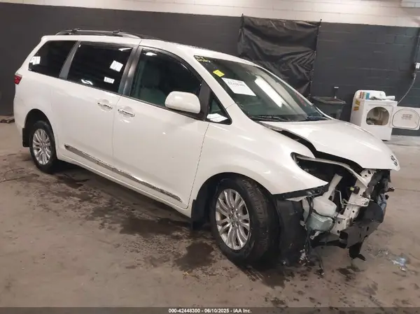 5TDYK3DCXGS743128 2016 TOYOTA SIENNA - Image 1