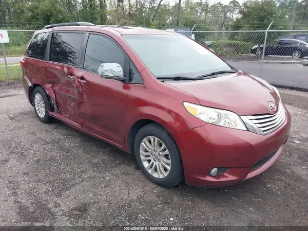 5TDYK3DCXGS747888 2016 TOYOTA SIENNA - Image 1
