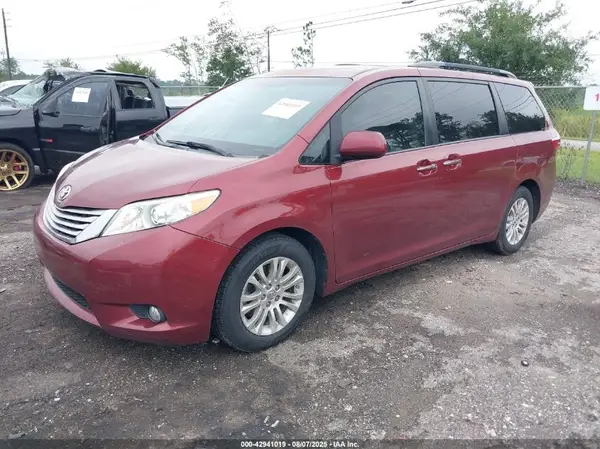 5TDYK3DCXGS747888 2016 TOYOTA SIENNA - Image 2