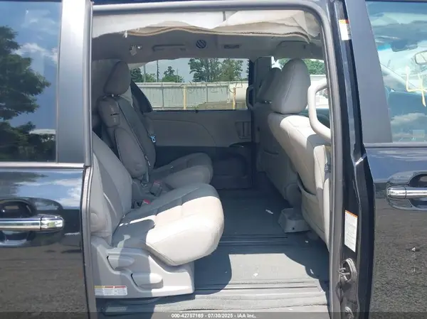 5TDYK3DCXGS748104 2016 TOYOTA SIENNA - Image 8