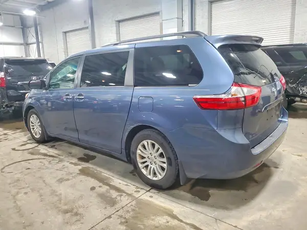 5TDYK3DCXGS748894 2016 TOYOTA SIENNA - Image 2