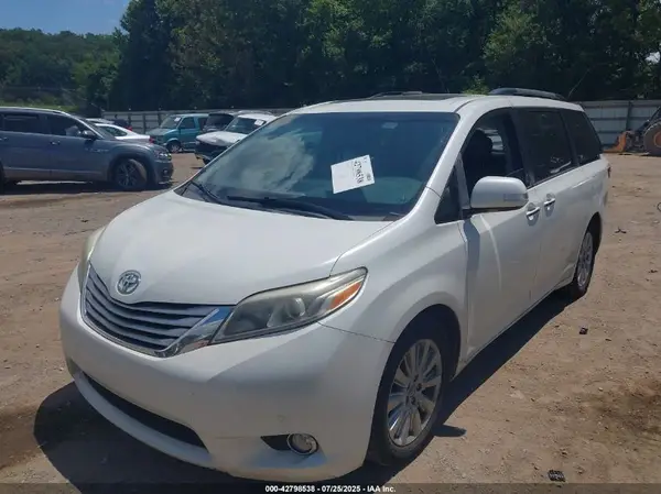 5TDYK3DCXGS751925 2016 TOYOTA SIENNA - Image 2