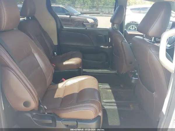 5TDYK3DCXGS751925 2016 TOYOTA SIENNA - Image 8