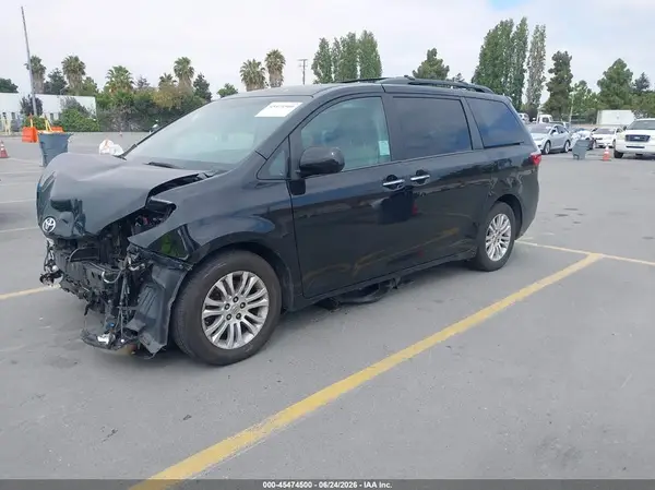 5TDYK3DCXGS752038 2016 TOYOTA SIENNA - Image 2