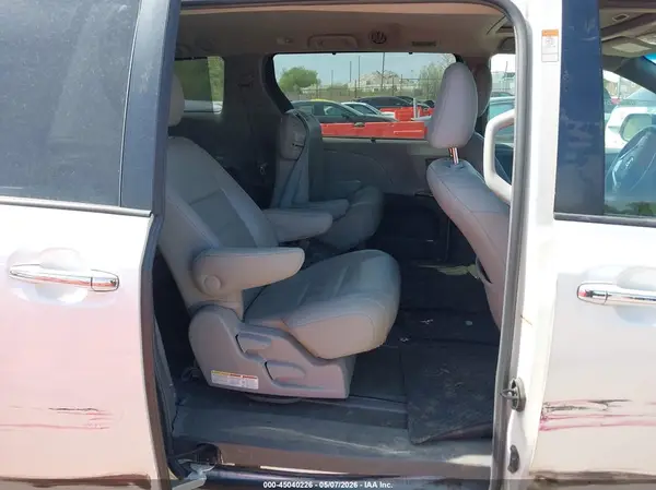 5TDYK3DCXGS752380 2016 TOYOTA SIENNA - Image 8