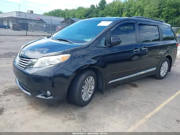 5TDYK3DCXGS754114 2016 TOYOTA SIENNA - Image 2