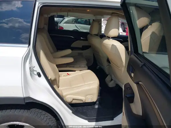 5TDYKRFH0GS132391 2016 TOYOTA HIGHLANDER - Image 8