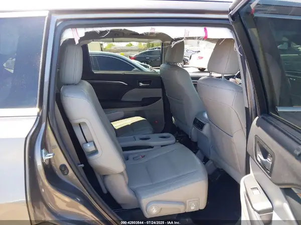 5TDYKRFH0GS137879 2016 TOYOTA HIGHLANDER - Image 8