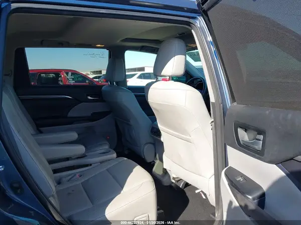 5TDYKRFH3GS149248 2016 TOYOTA HIGHLANDER - Image 8