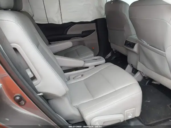 5TDYKRFH3GS180032 2016 TOYOTA HIGHLANDER - Image 8