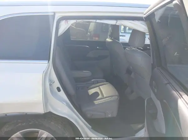 5TDYKRFH7GS175688 2016 TOYOTA HIGHLANDER - Image 8