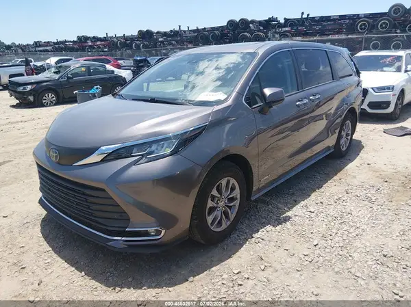 5TDYRKEC0MS022171 2021 TOYOTA SIENNA - Image 2