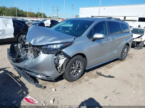 5TDYRKEC0MS024065 2021 TOYOTA SIENNA - Image 2