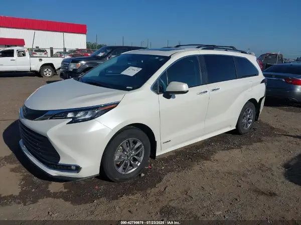5TDYRKEC0MS031047 2021 TOYOTA SIENNA - Image 2