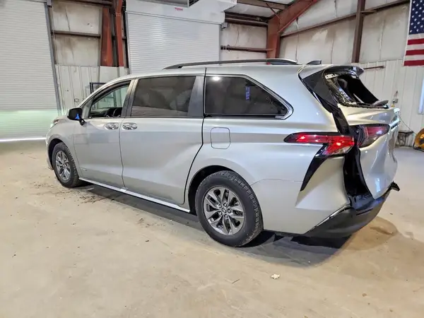 5TDYRKEC0MS032330 2021 TOYOTA SIENNA - Image 2