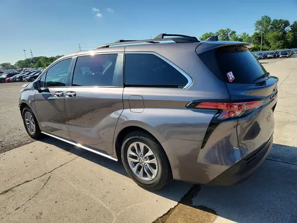 5TDYRKEC0MS032666 2021 TOYOTA SIENNA - Image 2