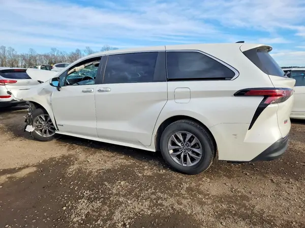 5TDYRKEC0MS046096 2021 TOYOTA SIENNA - Image 2