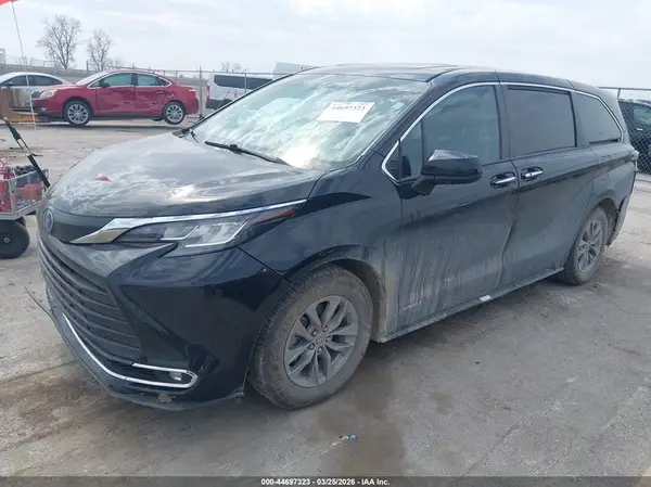 5TDYRKEC0MS054201 2021 TOYOTA SIENNA - Image 2