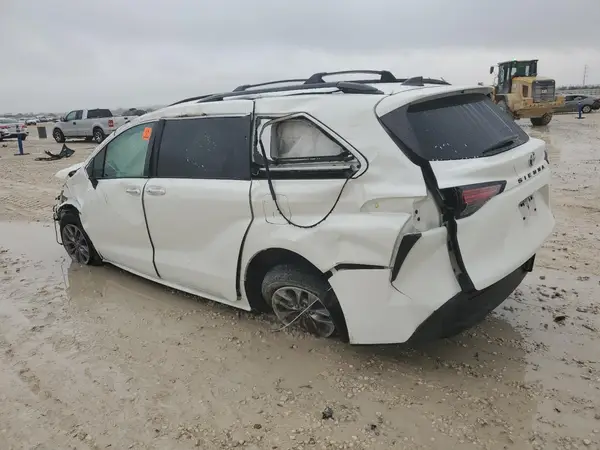 5TDYRKEC0MS055039 2021 TOYOTA SIENNA - Image 2