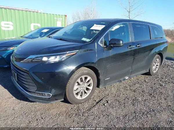5TDYRKEC0MS055784 2021 TOYOTA SIENNA - Image 2