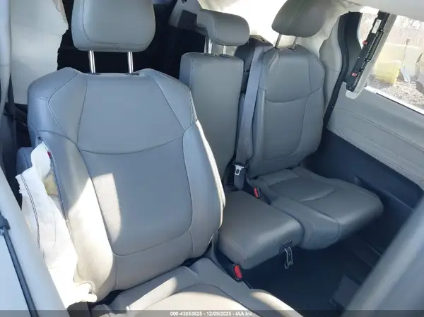 5TDYRKEC0MS055784 2021 TOYOTA SIENNA - Image 8