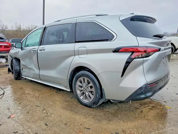 5TDYRKEC0MS058359 2021 TOYOTA SIENNA - Image 2