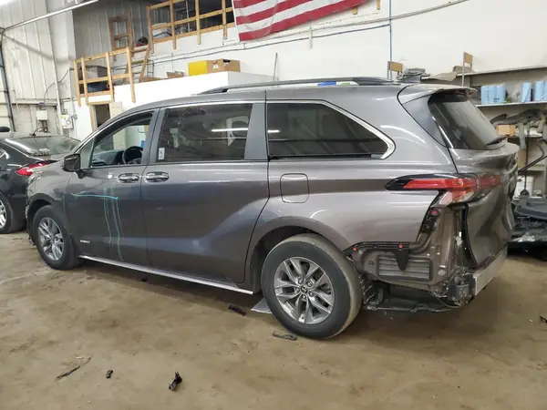 5TDYRKEC0MS068759 2021 TOYOTA SIENNA - Image 2