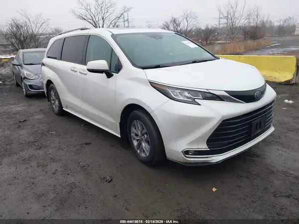 5TDYRKEC0NS091914 2022 TOYOTA SIENNA - Image 1
