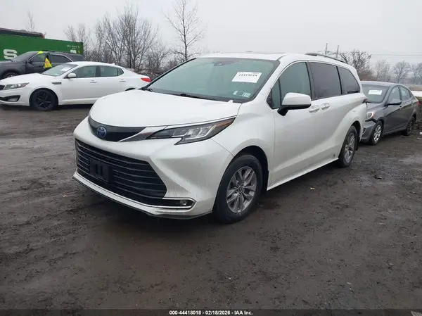 5TDYRKEC0NS091914 2022 TOYOTA SIENNA - Image 2