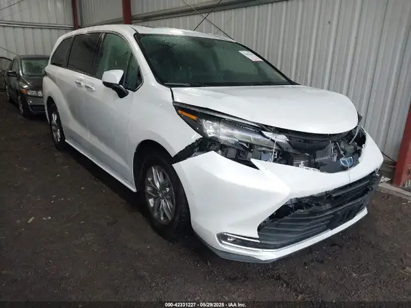 5TDYRKEC0NS098197 2022 TOYOTA SIENNA - Image 1