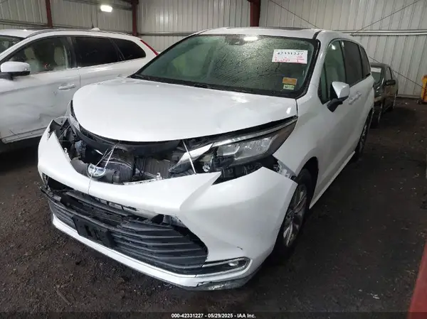 5TDYRKEC0NS098197 2022 TOYOTA SIENNA - Image 2