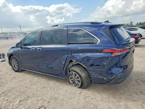 5TDYRKEC0NS102782 2022 TOYOTA SIENNA - Image 2