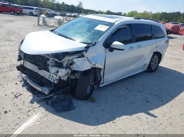 5TDYRKEC0NS106234 2022 TOYOTA SIENNA - Image 2