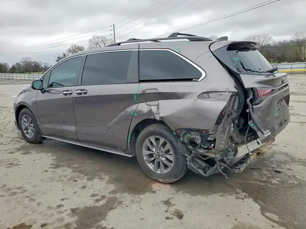 5TDYRKEC0NS106475 2022 TOYOTA SIENNA - Image 2