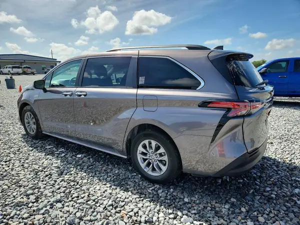 5TDYRKEC0NS106816 2022 TOYOTA SIENNA - Image 2