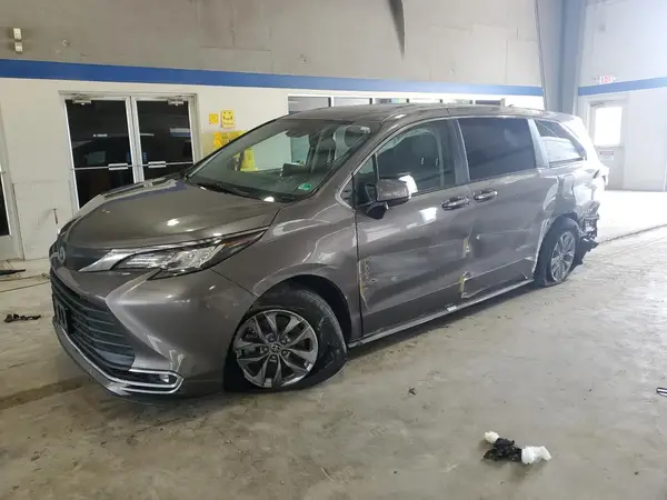 5TDYRKEC0NS114298 2022 TOYOTA SIENNA - Image 1