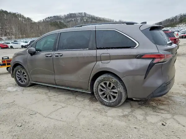 5TDYRKEC0NS115354 2022 TOYOTA SIENNA - Image 2
