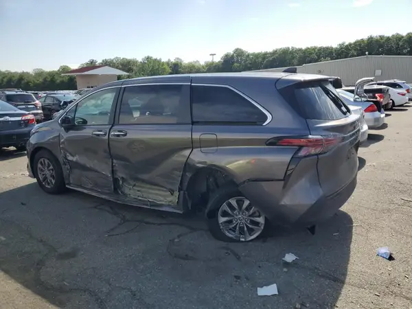 5TDYRKEC0NS124927 2022 TOYOTA SIENNA - Image 2