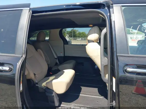 5TDYRKEC0NS131828 2022 TOYOTA SIENNA - Image 8