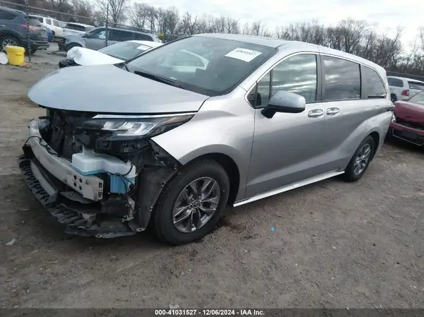 5TDYRKEC0NS134129 2022 TOYOTA SIENNA - Image 2