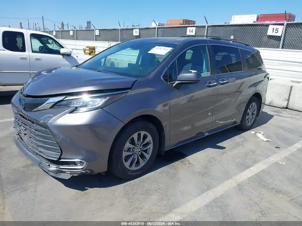 5TDYRKEC0PS143710 2023 TOYOTA SIENNA - Image 2