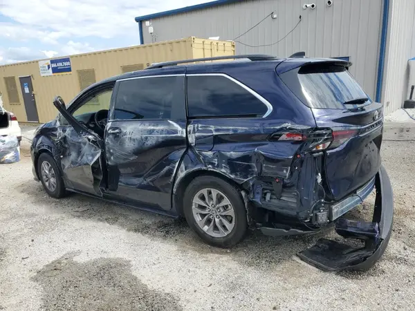 5TDYRKEC0PS156828 2023 TOYOTA SIENNA - Image 2
