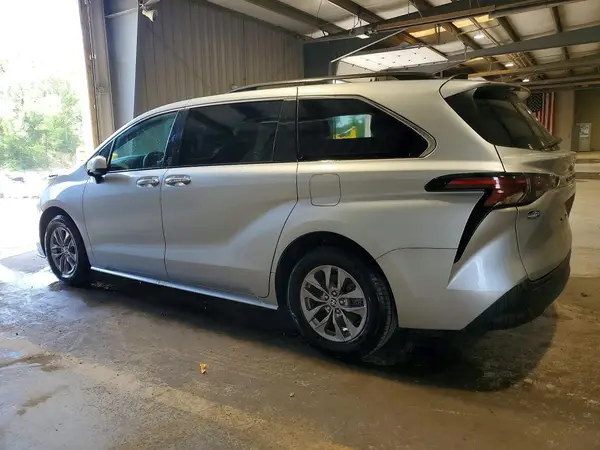 5TDYRKEC0PS171765 2023 TOYOTA SIENNA - Image 2