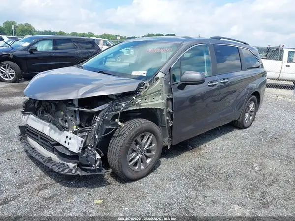5TDYRKEC0RS186799 2024 TOYOTA SIENNA - Image 2